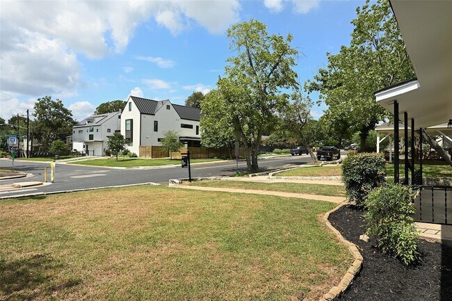 Building Photo - 2110 Westover Rd