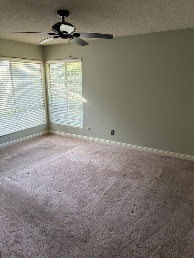 Building Photo - 55 and OLDER KERN CITY 2 BED UPDATED HOME