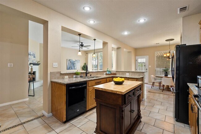 Building Photo - 1502 Azalea Dr