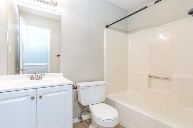 Building Photo - 1114 Hidden Creek Dr