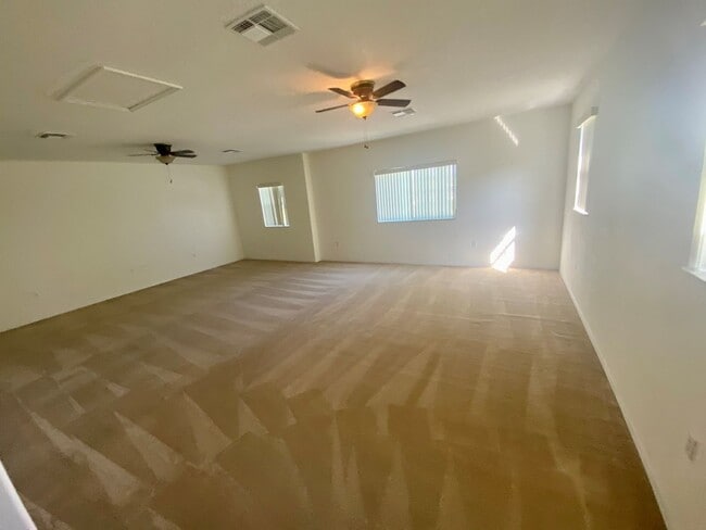 Building Photo - Beautiful & Spacious Home in Fells Cove