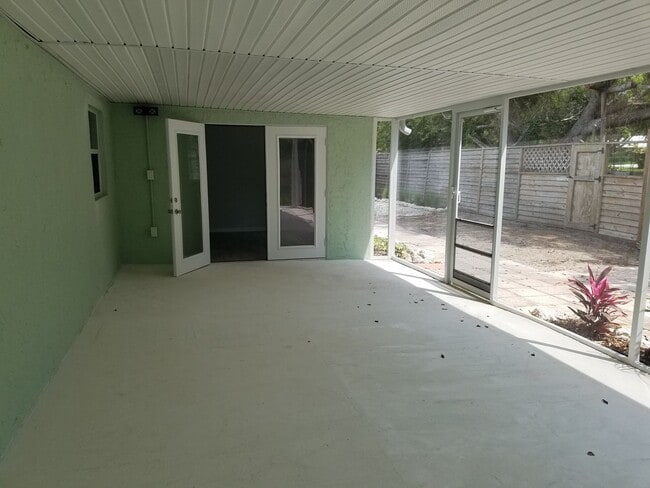 Building Photo - 3/2 NORTH WEST BRADENTON