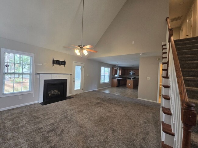 Building Photo - New Listing!!