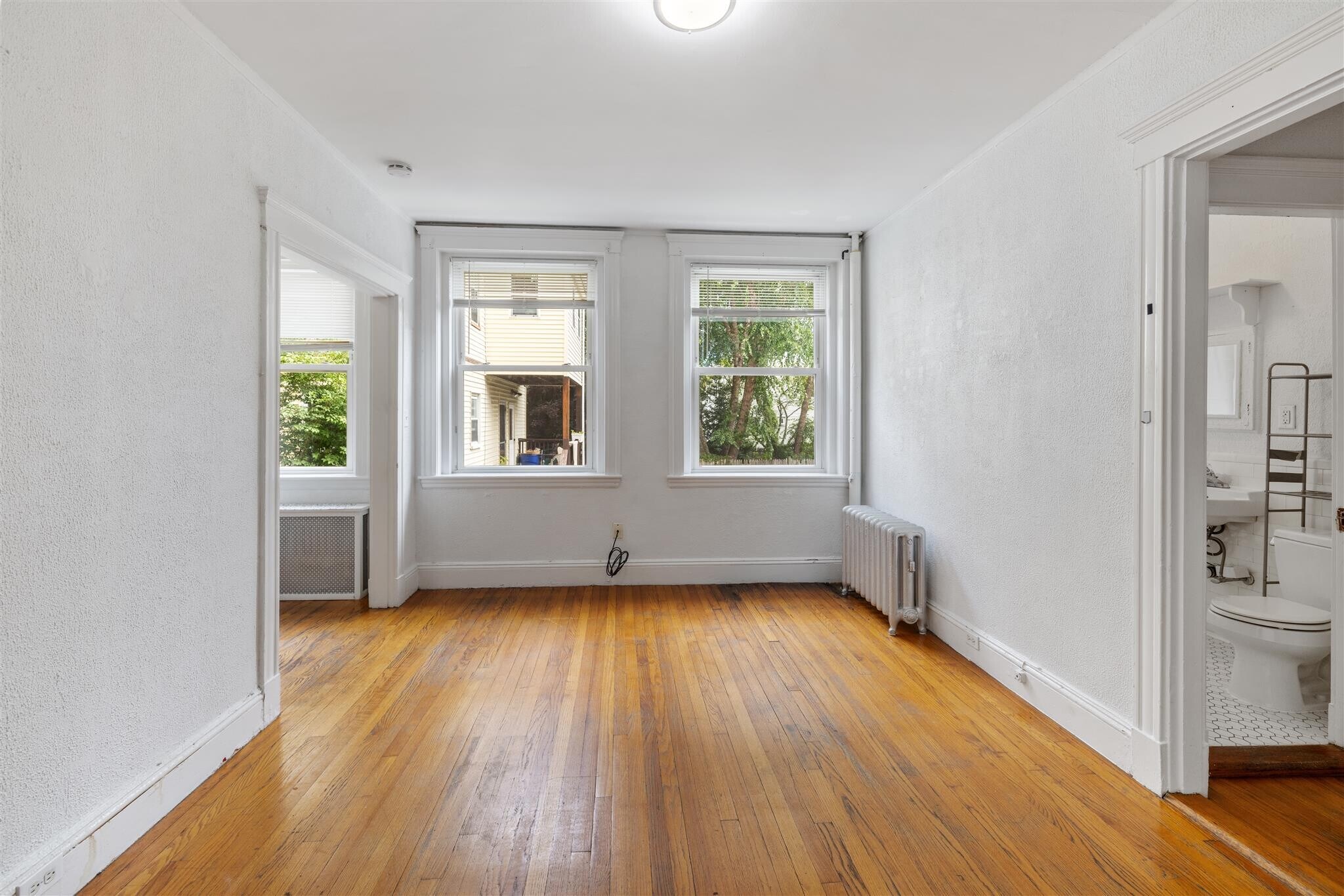 Building Photo - 167 Maple St