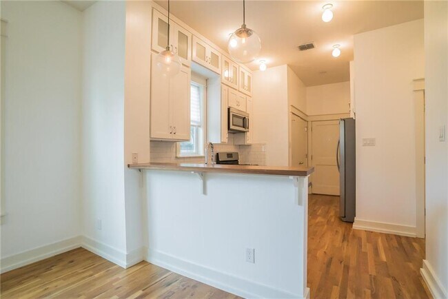 Building Photo - 1165 Poquito St