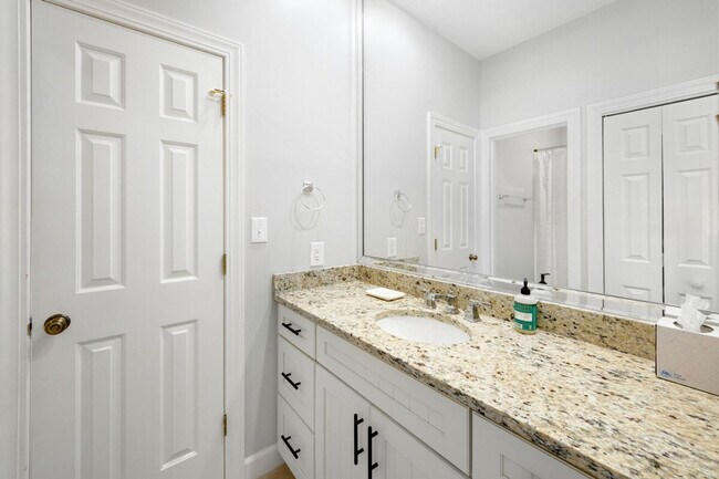 Building Photo - 125 Brandon Way