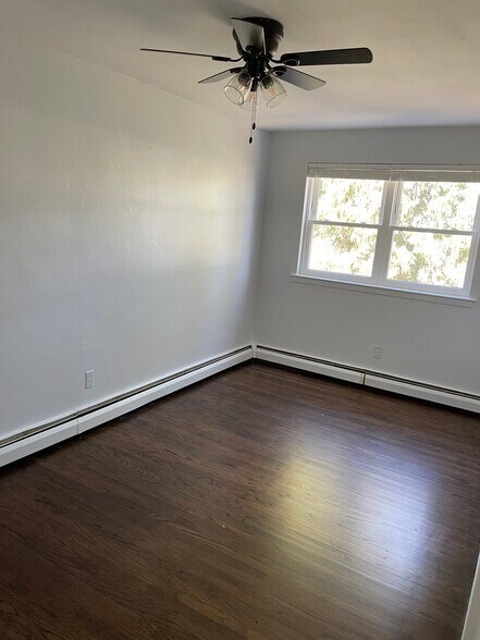 Building Photo - 830 Garrett Ln