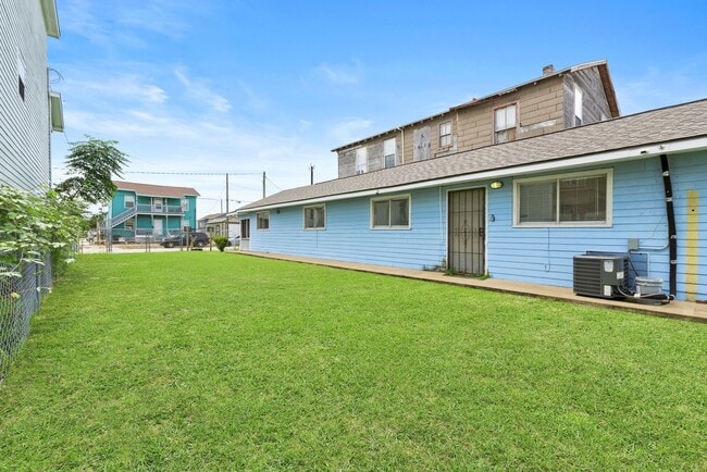 Building Photo - 4018 Sealy Ave