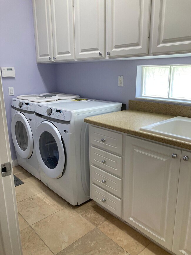 Building Photo - 8251 Tobago Ln