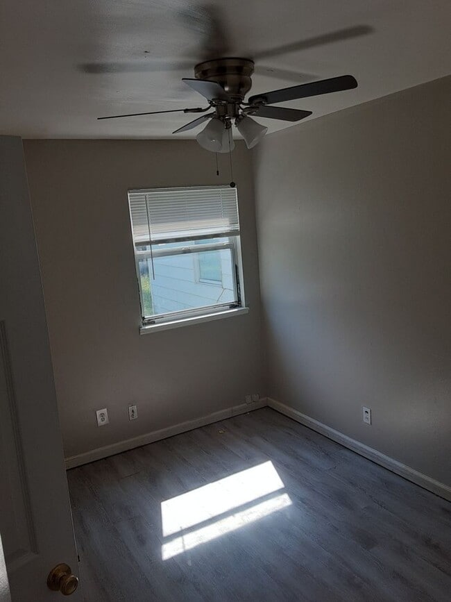 Building Photo - Modern living meets exceptional comfort