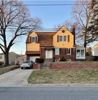 Building Photo - 1102 Parker Ave