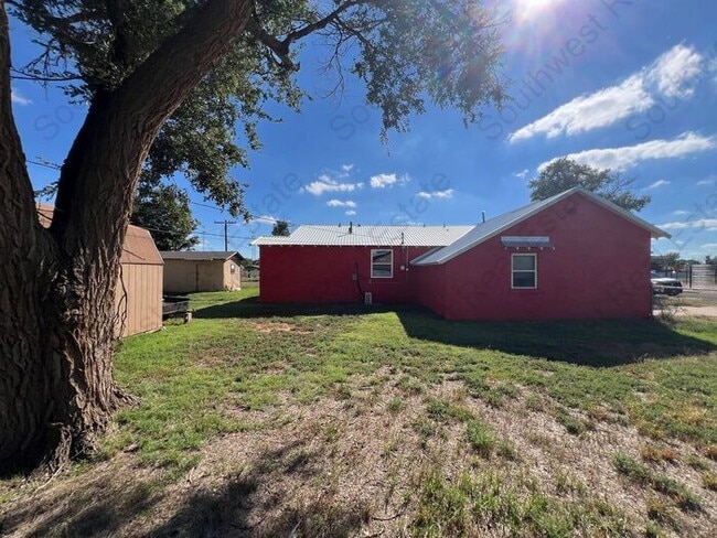 Building Photo - Beautiful Newly Renovated 3 Bedroom 2 Bath...