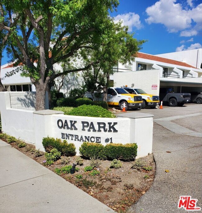 Building Photo - 4726 Park Granada