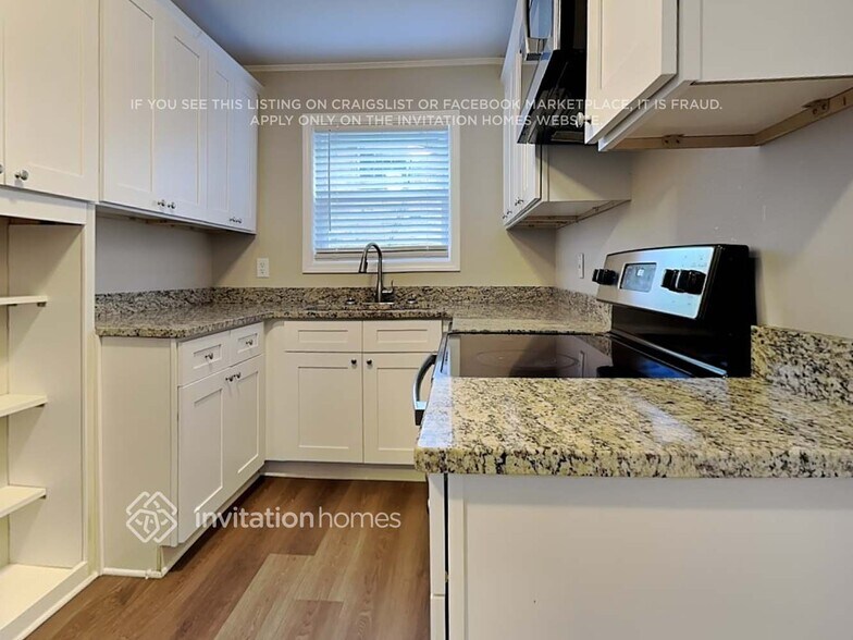 Building Photo - 2871 Knollview Dr