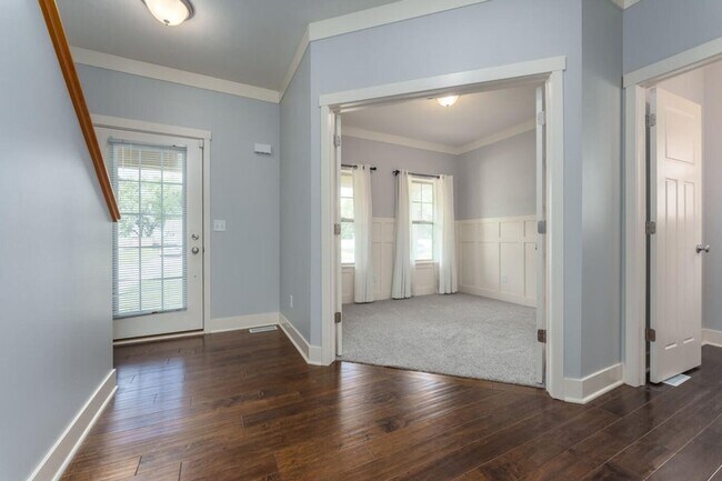 Building Photo - 4 Bedroom Home in Applegate Trails