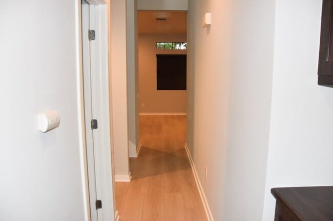 Building Photo - 507 W Maple Ave