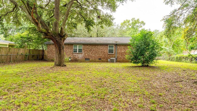 Building Photo - 3 Bedroom 1.5 Bath House in Hobcaw Point - Mount Pleasant