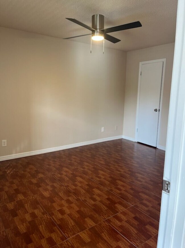 Building Photo - Ready Move to move 2 bedroom 2 bath Condo for Rent