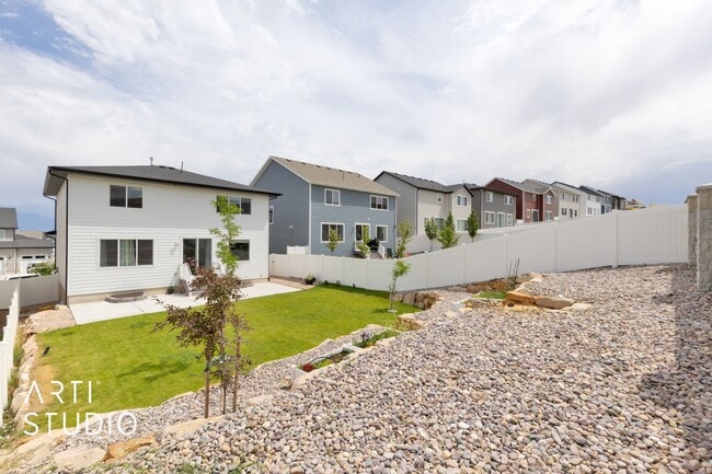 Building Photo - 2577 N Velvet Moon Dr