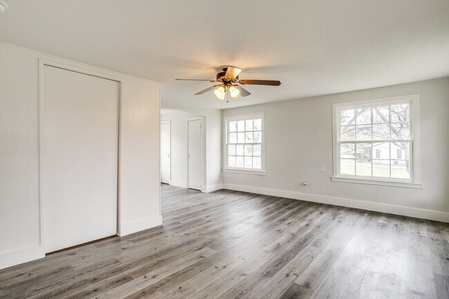 Building Photo - Fully Remodeled 3 Bed, 2 Bath Home in River Oaks w/ Basement- 76114