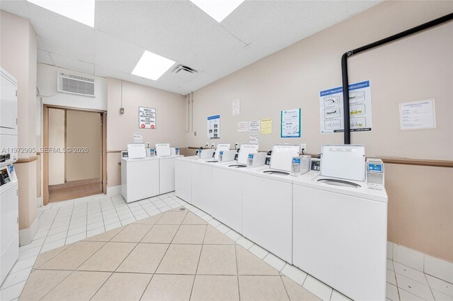 Building Photo - 1825 S Ocean Dr