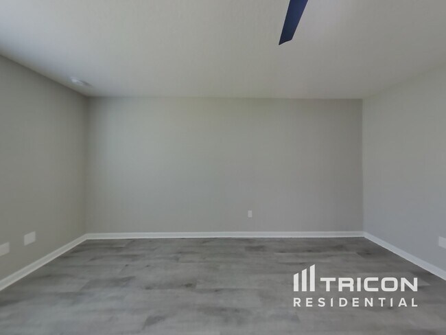 Building Photo - 77009 Birdseye Ct