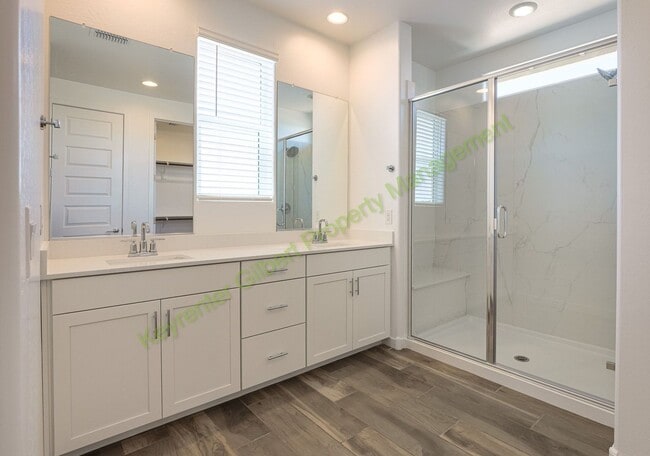 Building Photo - Pet Friendly 5 bed/3 bath in the Hawes Crossing Community of East Mesa