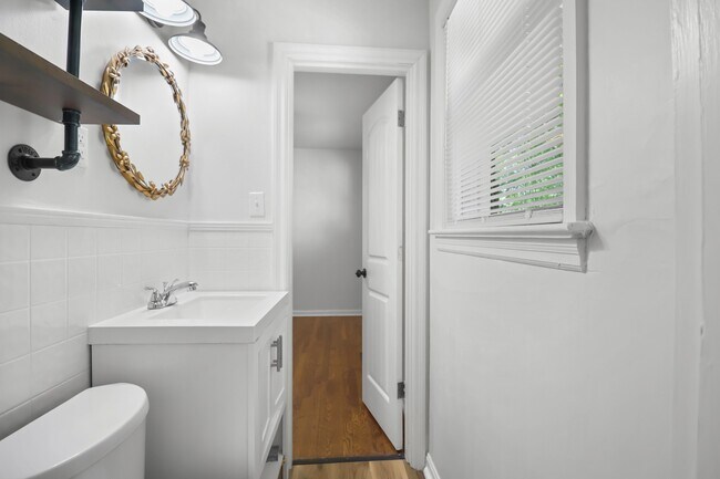 Building Photo - 10 Lexington Dr