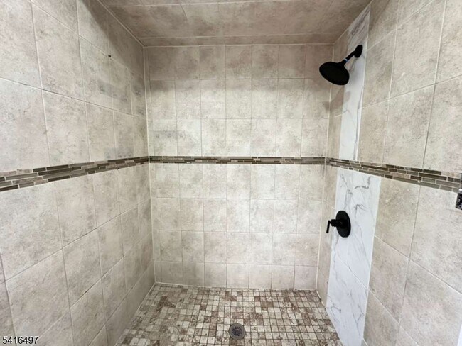 Building Photo - 136 Raritan Rd