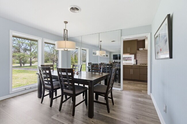 Building Photo - Charming 3-Bed Oasis with Scenic Waterfront Views and Pool 15 minutes from Downtown Nashville