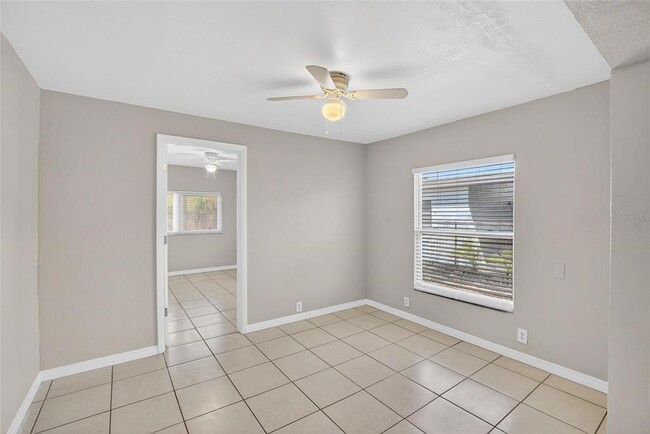 Building Photo - 685 71st Ave N