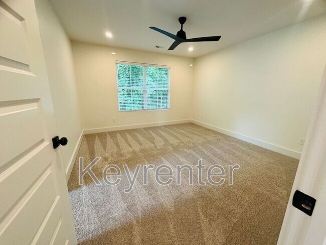 Building Photo - 1406 Lantana Ln NW