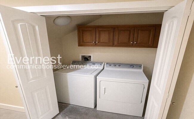 Building Photo - 3-Bed/3.5-Bath Townhome/ Available Now!