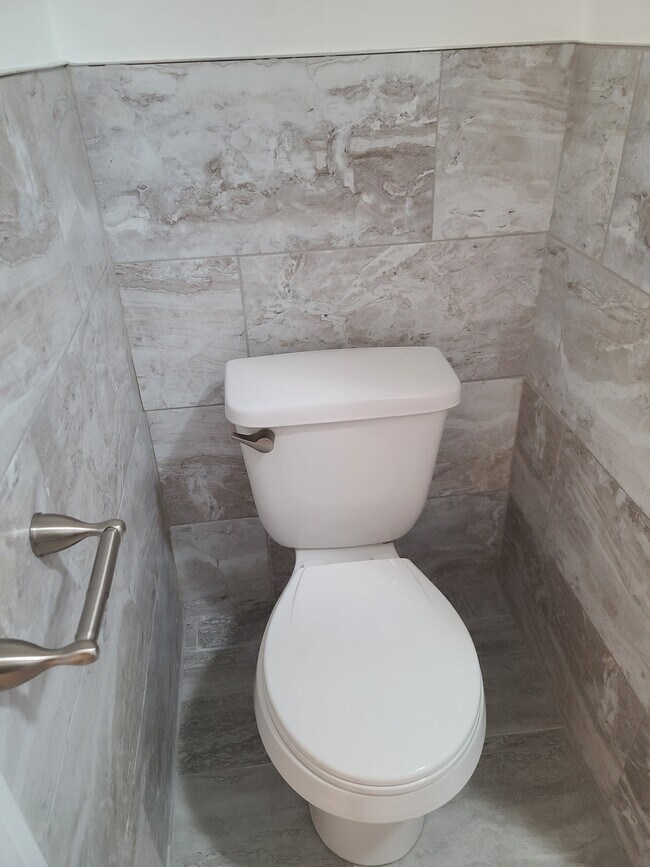 Building Photo - 197 Center St