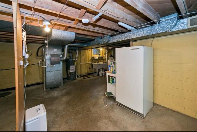 Building Photo - 5331 Old Logan Ferry Rd