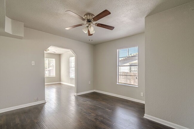 Building Photo - 2323 Arbor Pl