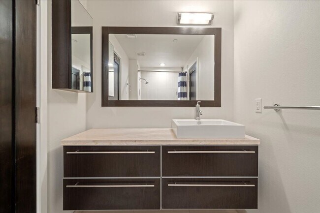 Building Photo - Resort Style Amenities in a Luxury, Modern 2 Bedroom Condo