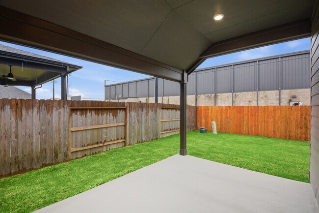 Building Photo - 2106 Villa Flora Ln