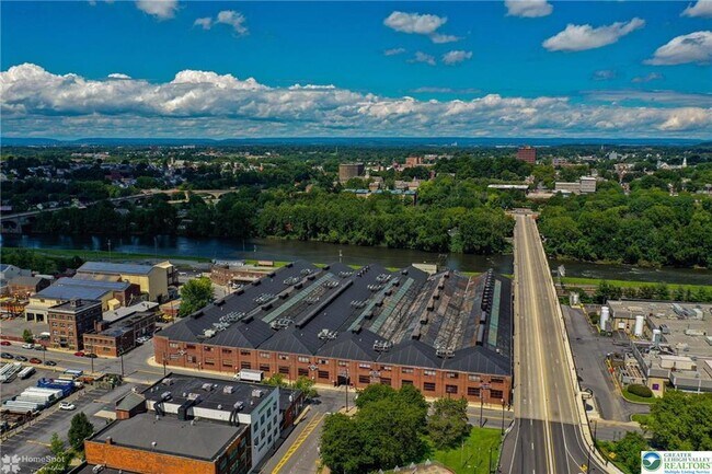 Building Photo - 11 W 2nd St