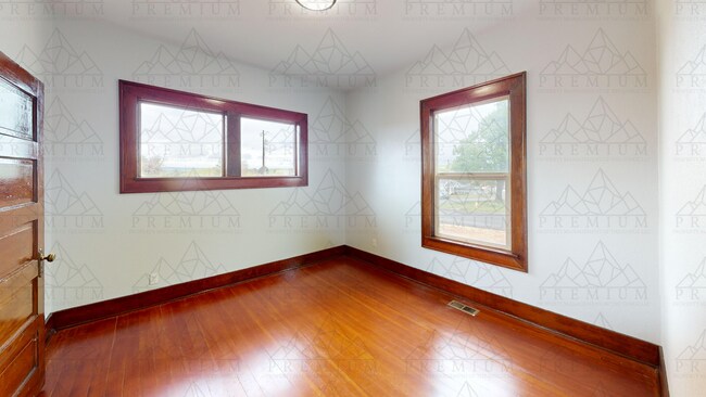 Building Photo - BEAUTIFUL 3 BED 1 BATH HOME!