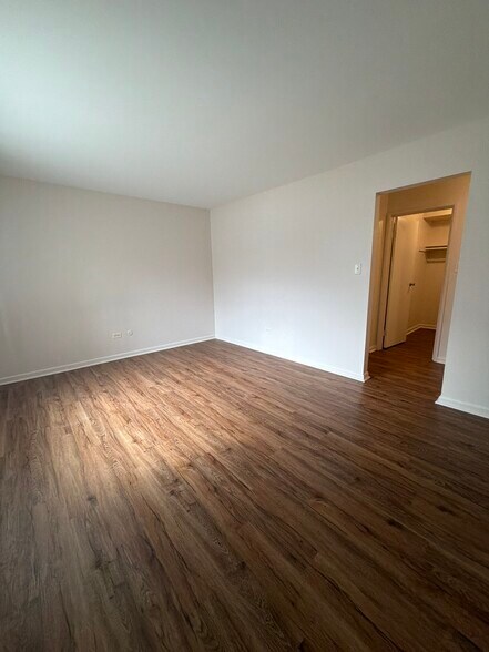 Building Photo - 10S511 Echo Ln