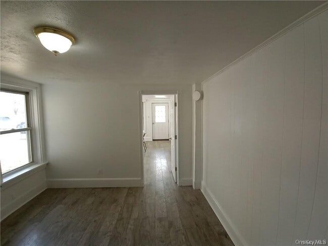 Building Photo - 11-15-15 W Main St