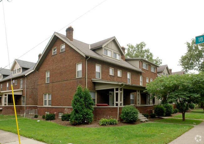 Primary Photo - 1910-1922 Summit St