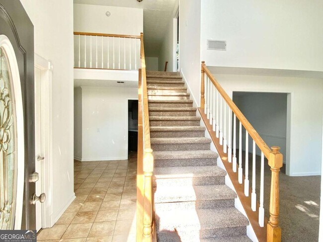 Building Photo - 640 Suwanee Lakes Cir NW