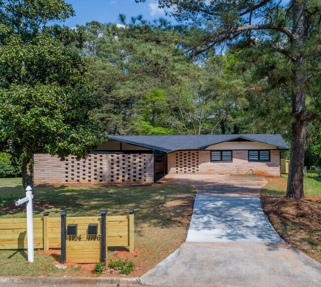 Building Photo - 1194 Weston Dr