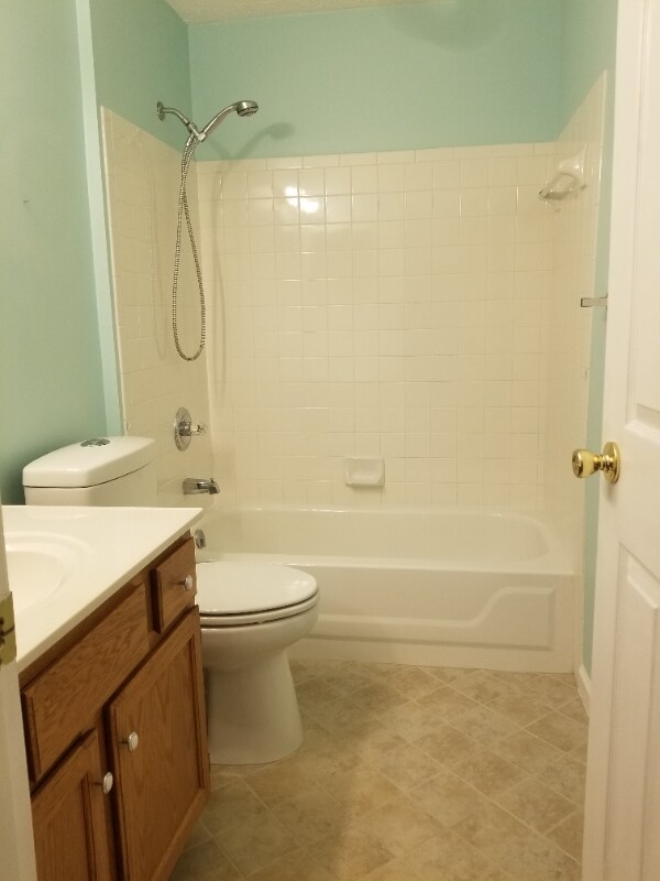 Building Photo - 400 Lakeview Dr