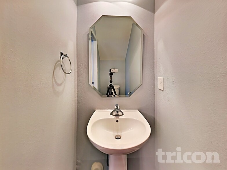 Building Photo - 311 Lind Point Ln