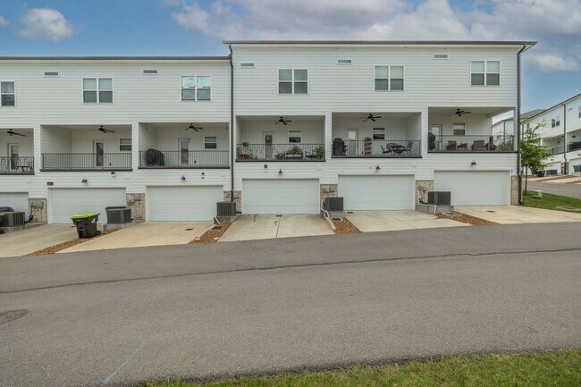 Building Photo - 621 Thetford Aly