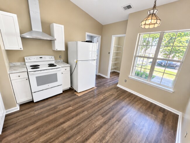 Building Photo - 23 Daveitta Dr