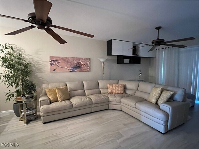 Building Photo - 11041 Gulf Reflections Drive